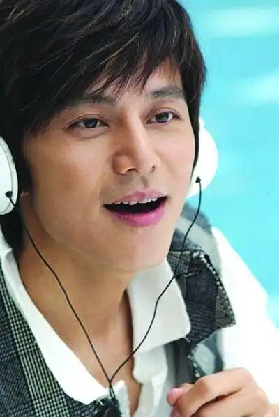 组图何炅断背门疑似新男友曝光微博留言惹猜疑