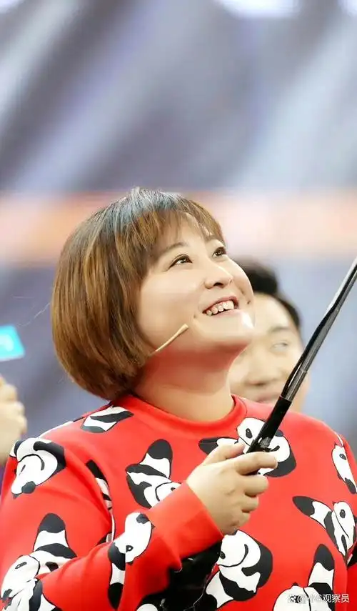 贾玲是真瘦了还是黑色显瘦?