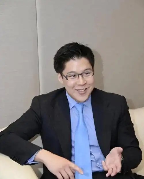 霍启刚:年轻一代的成功典范