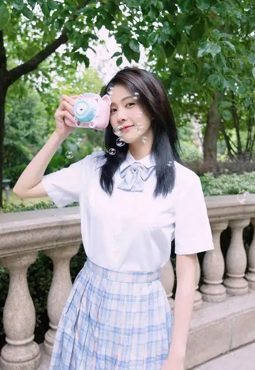 常州美女白鹿身穿校服清纯可爱学院风满满