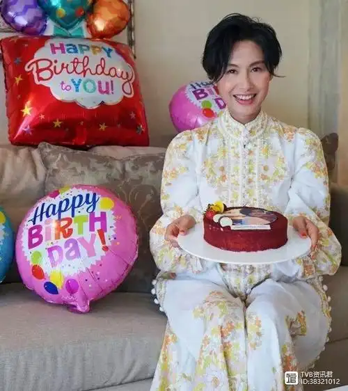 曾演绝紫霞仙子48岁朱茵生日发表爱的宣言感激老公给我一个家