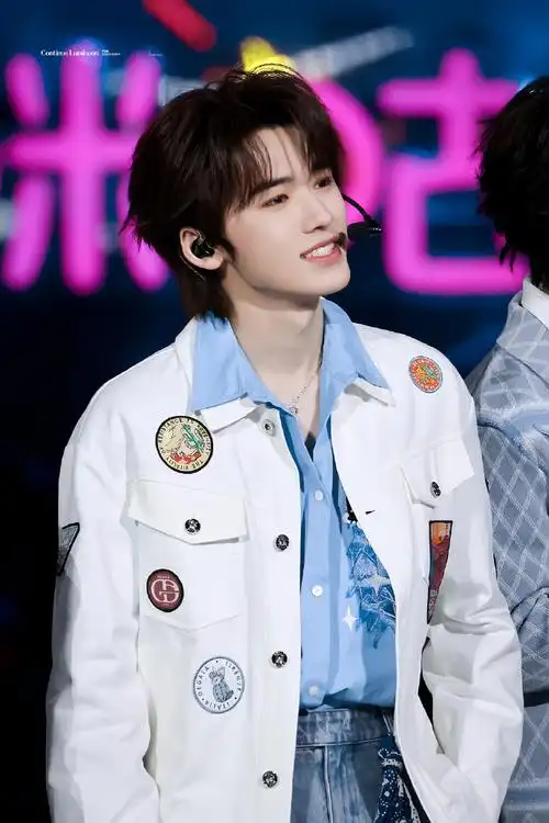 宋亚轩超话|#动感地带20周年音乐盛典#可爱笑容99(待编辑#宋亚轩