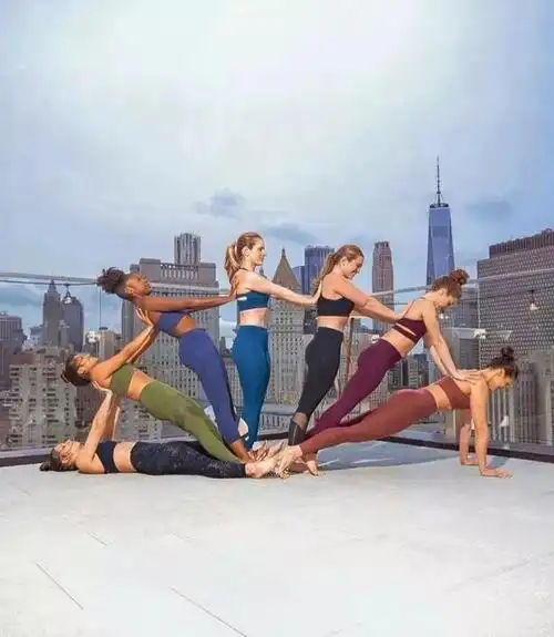 七人以上瑜伽合照