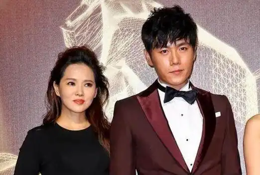 在爱的人面前,哭闹,某种意义上,或许,可以拿它当wq,但,这个对秦昊不