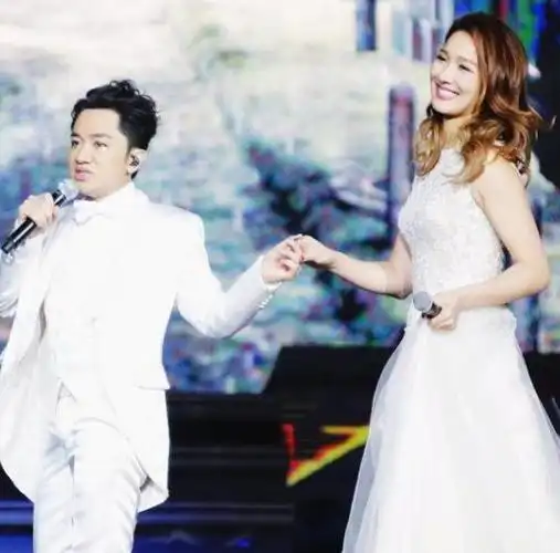 跑男团7位元老现状郑恺李晨继续奔跑杨颖疑似难复出