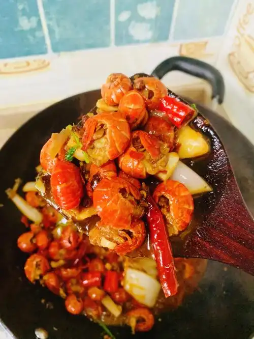 解锁人生新技能香辣炒虾尾