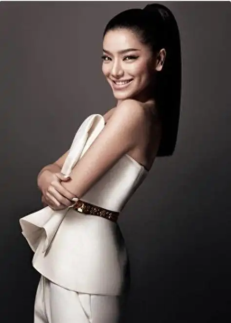 江映蓉,以其出众的才华和令人叹为观止的外貌成为了中国超级女声的