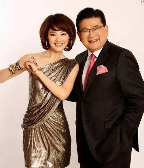 仅仅因为私生活混乱她有苦说不出_王冠_曹可凡_节目