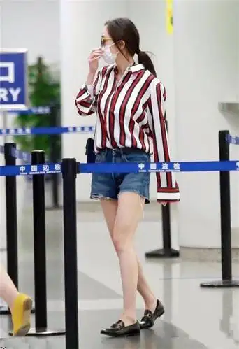 大王aw~19春夏~炒显瘦~高腰a字阔腿磨破毛边牛仔短裤女 2色入