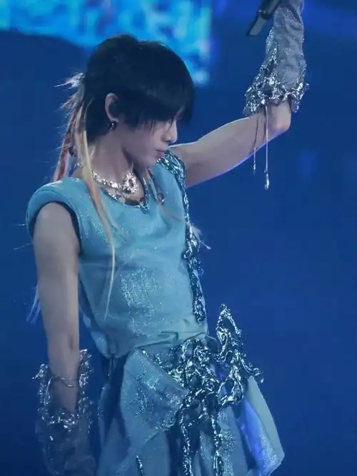 华晨宇的帽子好大##华晨宇演唱会生图