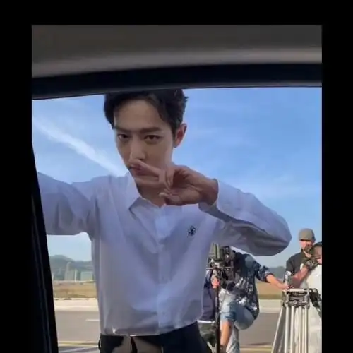 剪刀手花絮看过嘛#和肖战点亮微博之夜