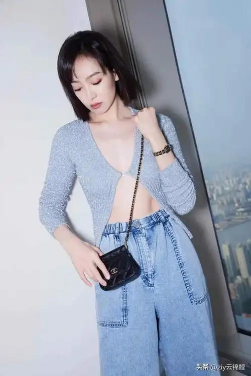 宋茜才是大号水蜜桃穿裸色透视蕾丝长裙大秀腰臀比