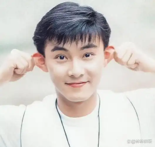 张卫健舞台突发意外,人从半空坠地,吓坏现场工作人员!