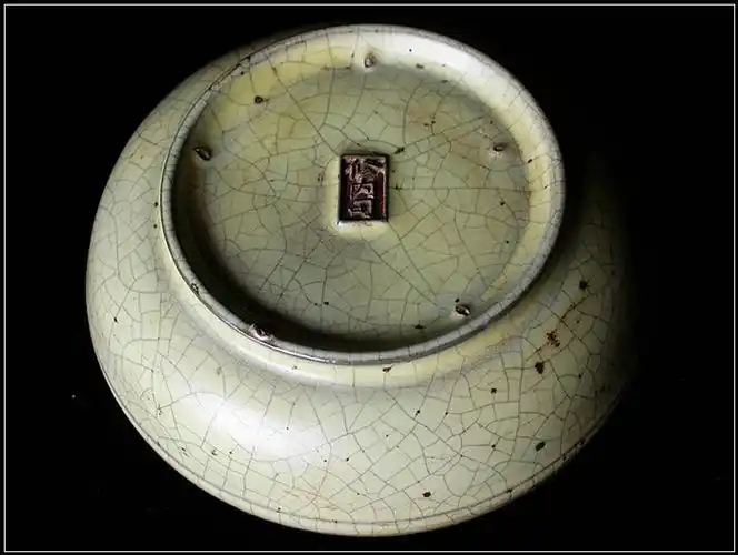 南宋修内司官窑有印款吗?