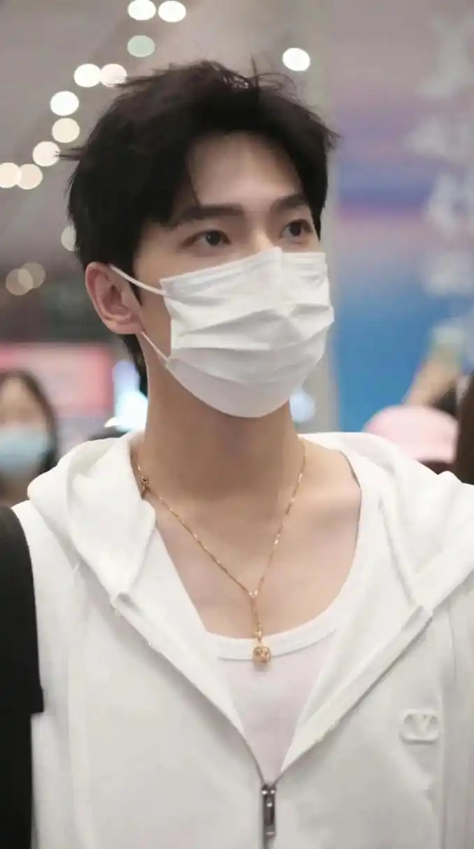 不得不佩服有些网友,杨洋和王楚然单单戴了个白口罩,就让一些人狂欢