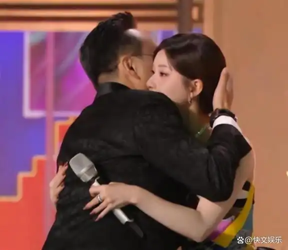 跨年晚会明星百态!王一博,杨紫踩点下班,王俊凯身材消瘦秀肌肉