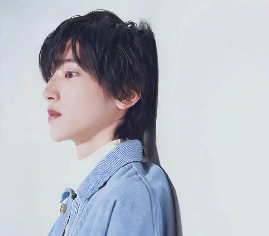 拍照 #少年感 #神仙颜值 #可帅可甜 #道枝骏佑 mic - 抖音