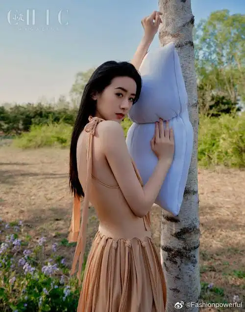 袁冰妍初夏郊野大片#大露美背,尽显初夏风情!