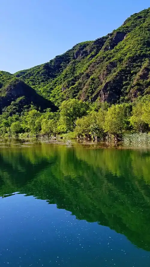 绿水青山带笑颜