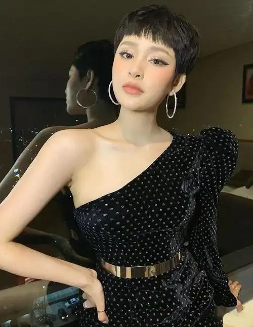 2020流行"盖盖头"发型,灵动又俏皮,潮范十足!