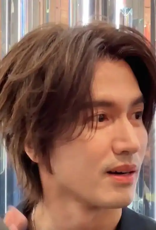 言承旭现身杭州生图 震惊网民状态零瑕疵多角度近镜引发赞叹