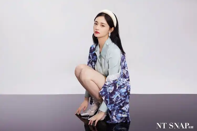 分享一组周洁琼图片给大家,图中的明星图片壁纸会点缀你的电脑桌面