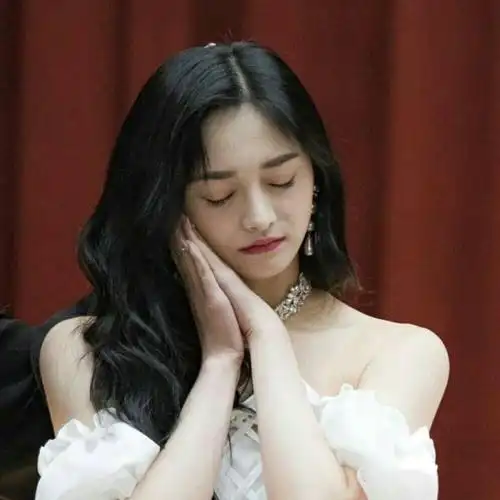 女生头像周洁琼