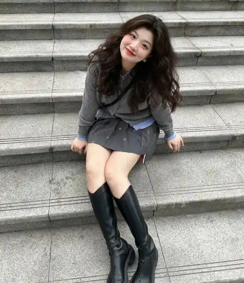 国字脸女生的发型密码,让你轻松驾驭时尚潮流!