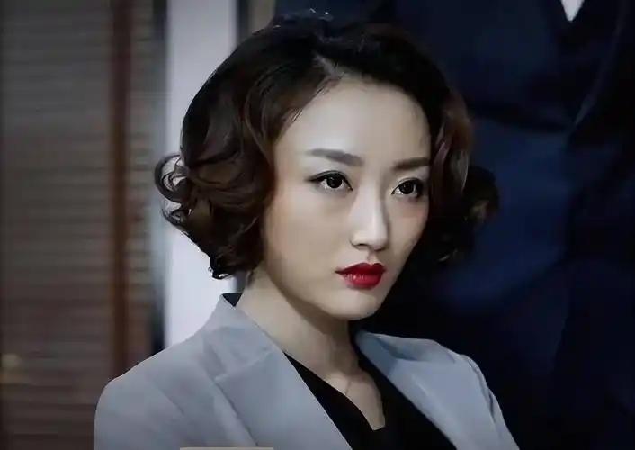 李倩倩(饰蓝洁)08其实这部剧换成陌生人,网友估计也没那么跳跃.