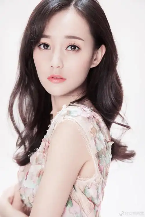 p>李一桐,1990年9月6日出生于山东省济南市,中国内地女演员,毕业于 a