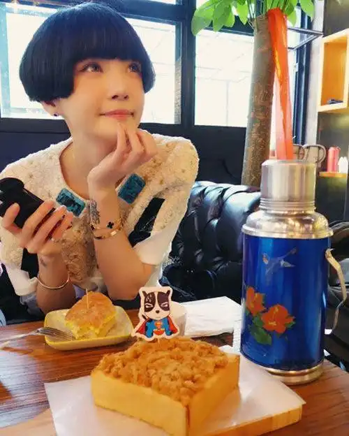 高晓松娇妻徐粲金素颜照 齐耳短发帅气有型[4p]第4页