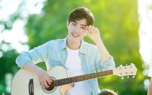 在赞誉和辱骂中沉浮的肖战