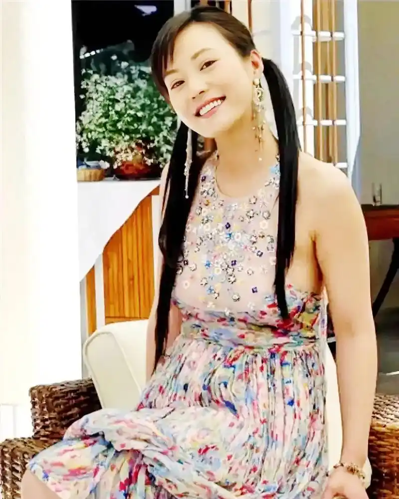 郝蕾年轻的时候其实很漂亮,但是郝蕾年轻的时候很漂亮,就是后来胖了一