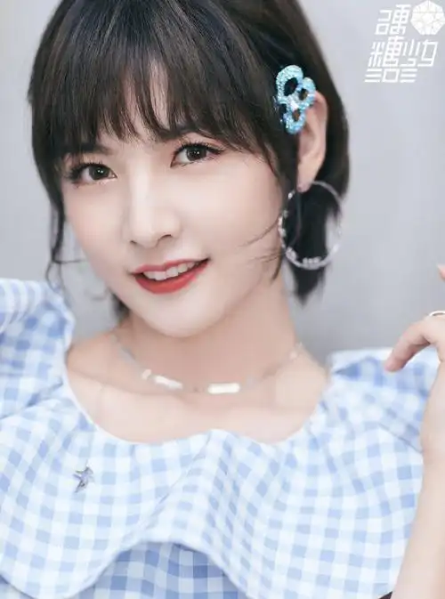 硬糖少女303赵粤清新甜美写真好美