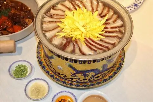 要说吃这正宗的宫廷御膳菜那您得看准了双井的聚德楼饭庄