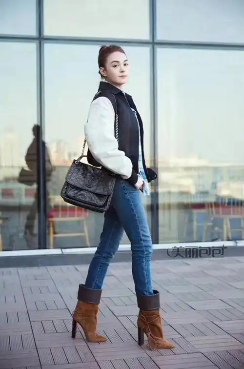 想要拔草yslniki邮差包的先来看看明星街拍吧