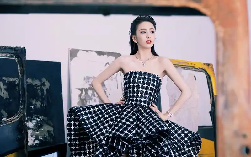 佟丽娅黑色礼裙性感高清桌面壁纸-大陆明星-手机壁纸下载-美桌网