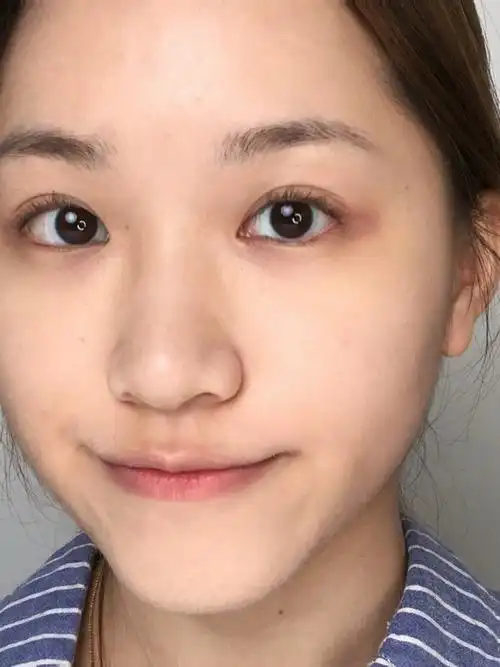 学生党伪素颜妆黄皮变冷白皮