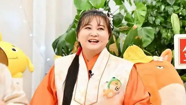 不仅是相声,身为冯巩的亲传弟子,贾玲在小品表演上面也极具天赋.