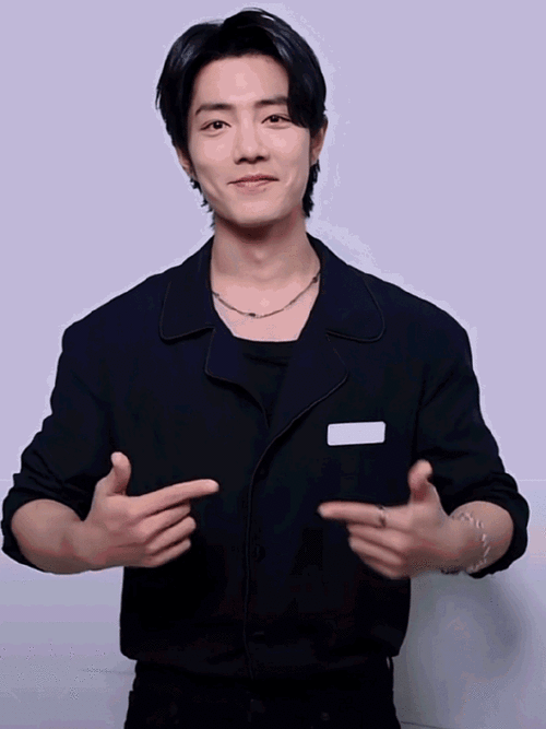 肖战今天发微博啦工作室还更新了手势舞学习视频哥!