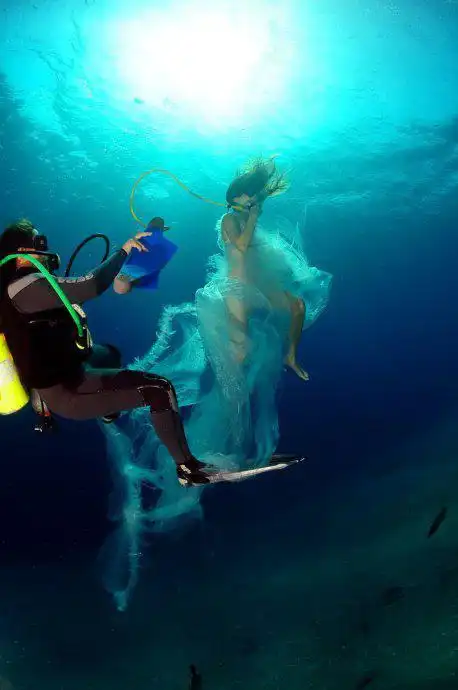 惊艳的水下美女摄影揭秘