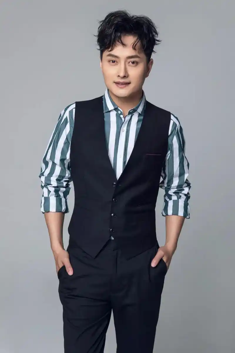 歌手云飞个人资料简介(歌手云飞个人演艺经历)插图1