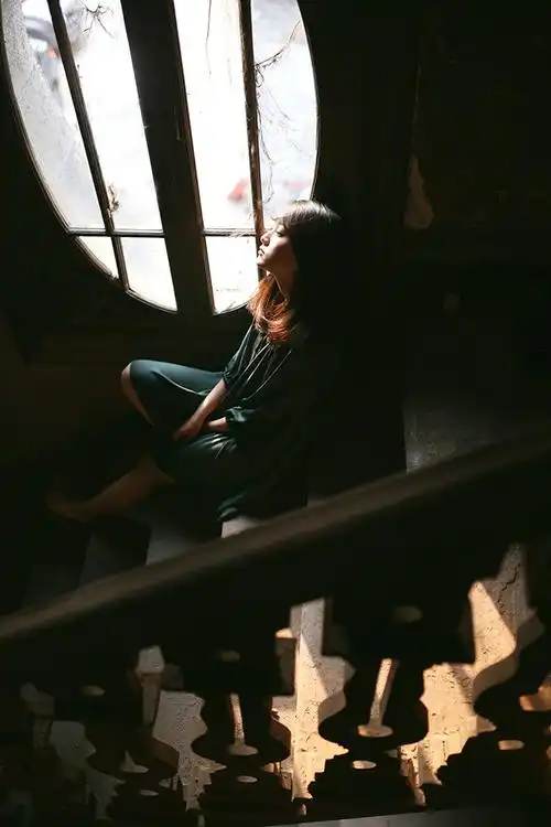 总望着曾经的空间发呆,那些说好不分开的人不在了.