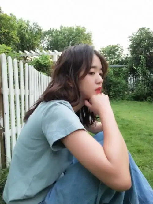 摄影师云东示范如何用美图t9手机帮女朋友拍出好看的小清新照片