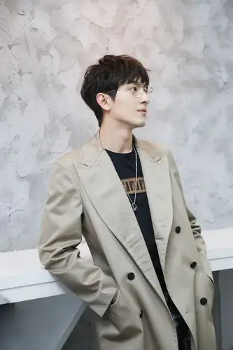 我才发现他脖子好修长,比例很好(黑进断腿)[9]