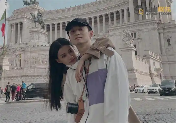 据悉,孙怡今年27岁,结婚了,也当妈妈了,老公是演员董子健