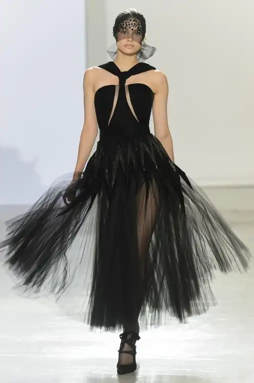 米兰奢华时装秀:透明薄纱外加真空,真是魅惑十足