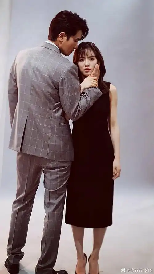 这个合照是谁呀,是彭冠英和蔡文静吗