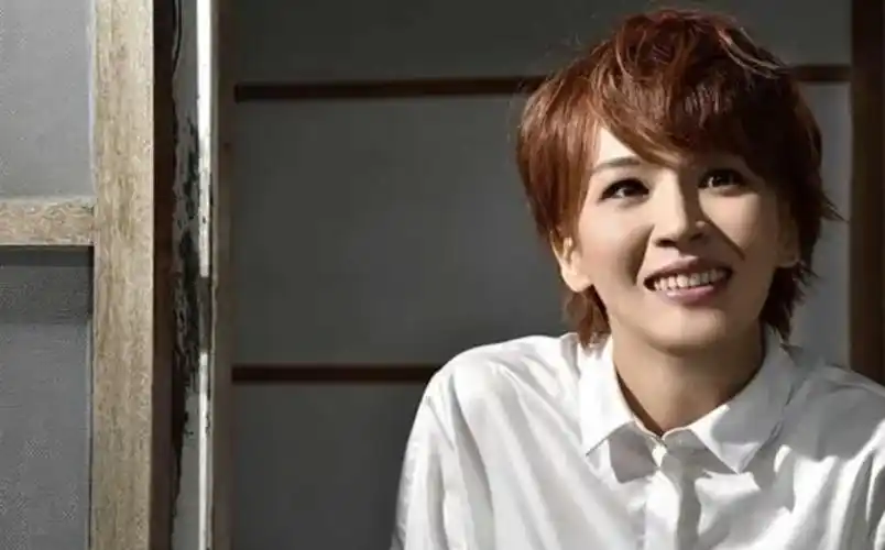 歌手曾沛慈官宣结婚惹热议绯闻对象都是帅哥丈夫长相却一般