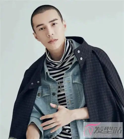 寸头分为圆寸,板寸,方寸等,因此要根据自身头型,脸型选.